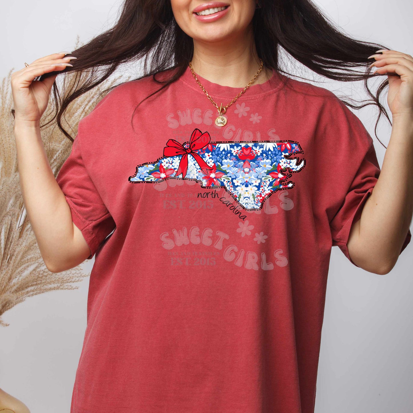 North Carolina State Floral Bow Heat Transfer – Ready to Press Trendy USA Map Iron-On Design for Shirts, Totes, Patriotic DIY – Cute & Durable